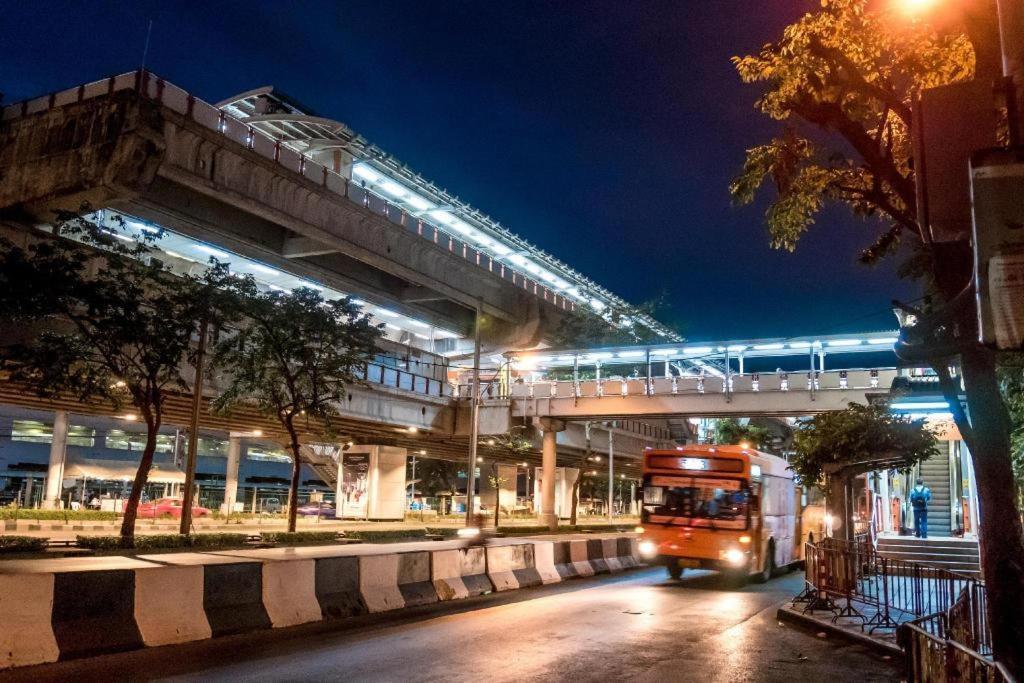 Hip Hotel Bangkok Bagian luar foto