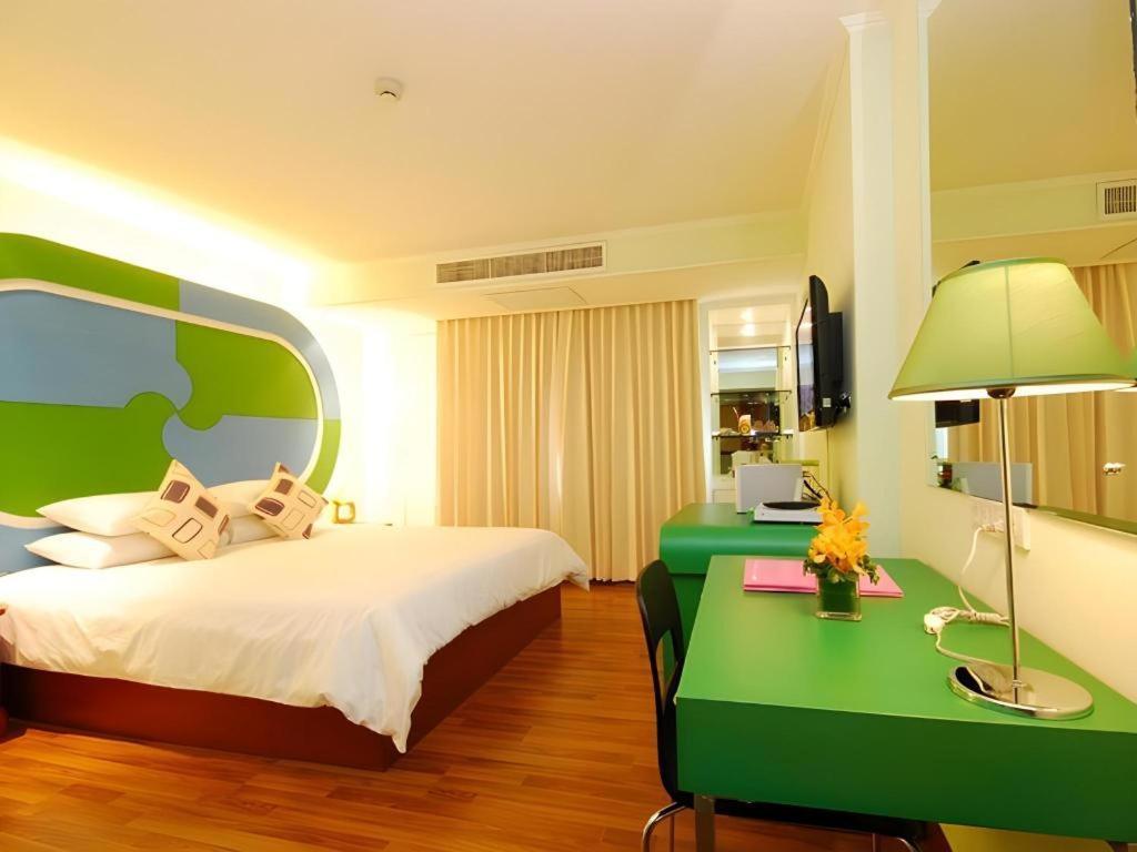 Hip Hotel Bangkok Bagian luar foto