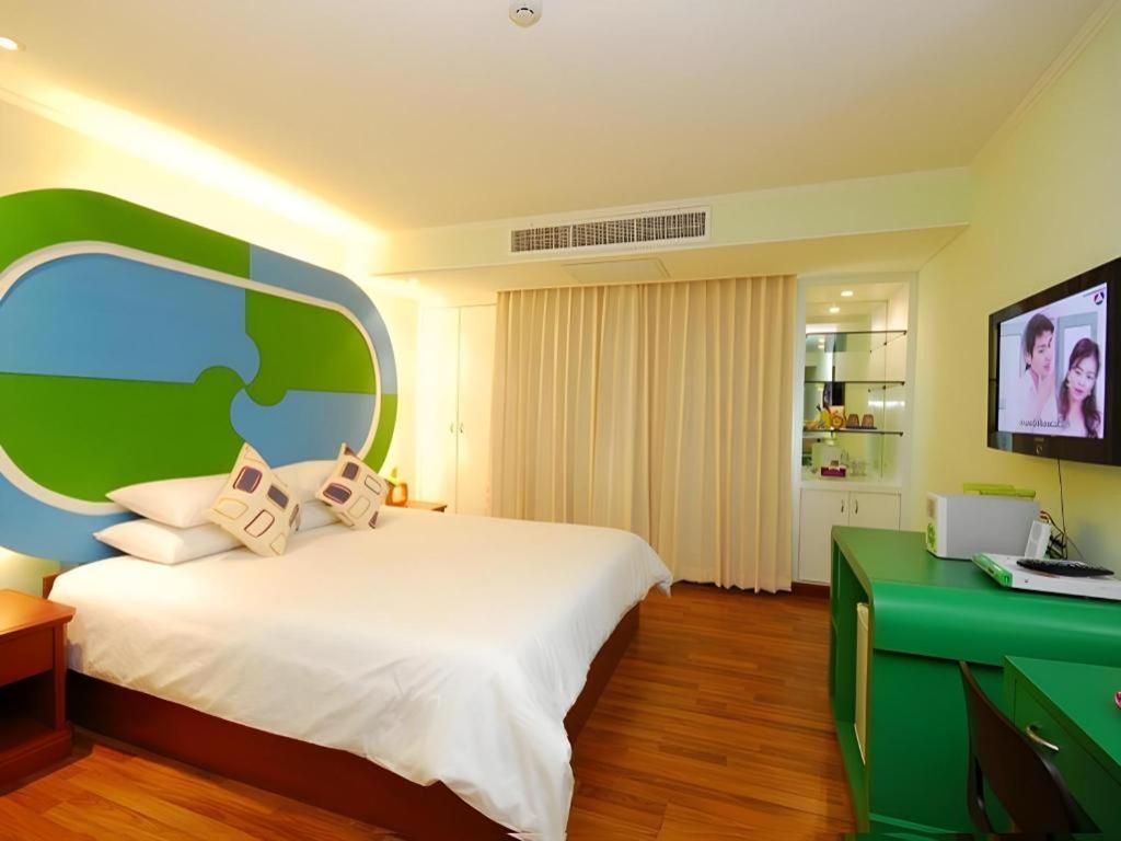 Hip Hotel Bangkok Bagian luar foto
