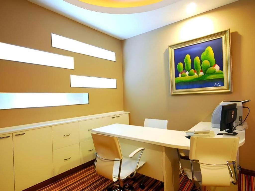 Hip Hotel Bangkok Bagian luar foto