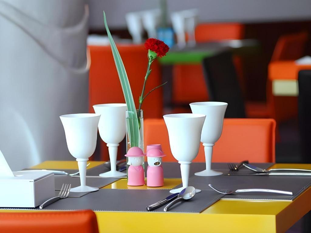 Hip Hotel Bangkok Bagian luar foto