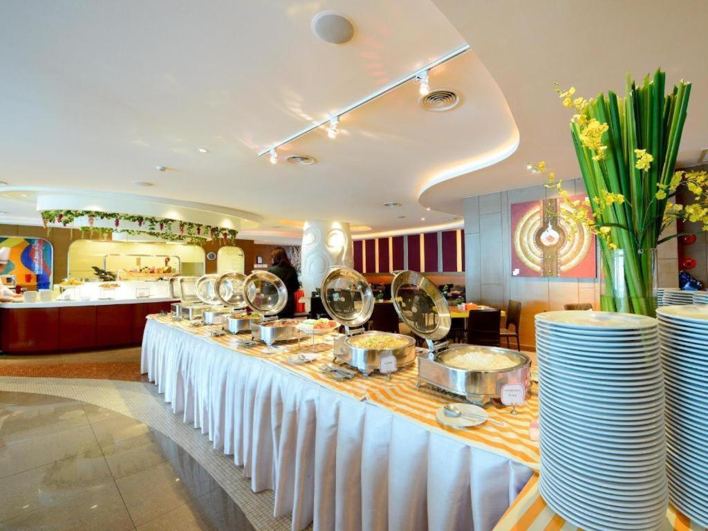 Hip Hotel Bangkok Bagian luar foto