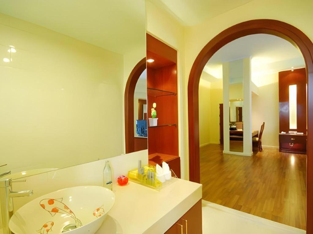 Hip Hotel Bangkok Bagian luar foto
