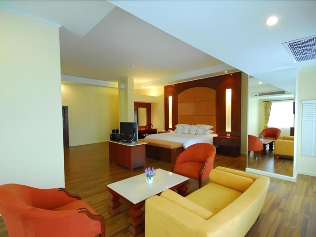 Hip Hotel Bangkok Bagian luar foto