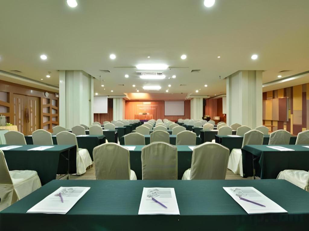 Hip Hotel Bangkok Bagian luar foto