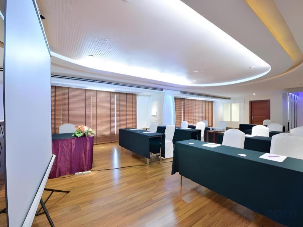 Hip Hotel Bangkok Bagian luar foto