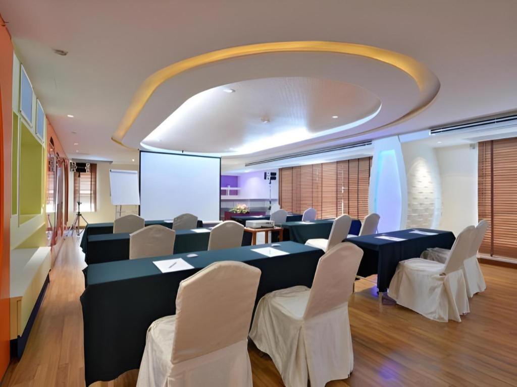 Hip Hotel Bangkok Bagian luar foto