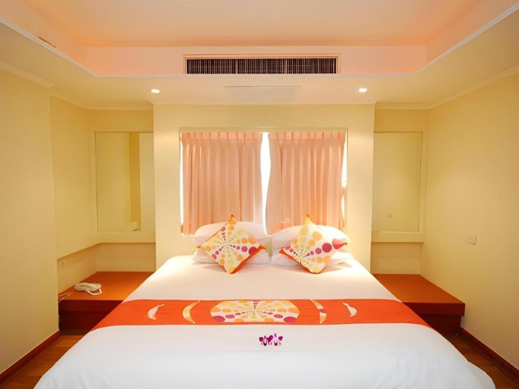 Hip Hotel Bangkok Bagian luar foto