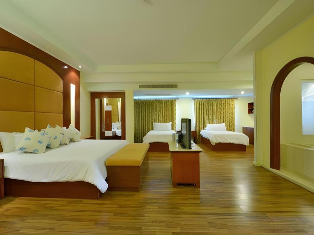 Hip Hotel Bangkok Bagian luar foto