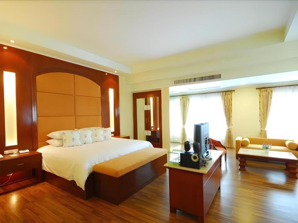Hip Hotel Bangkok Bagian luar foto