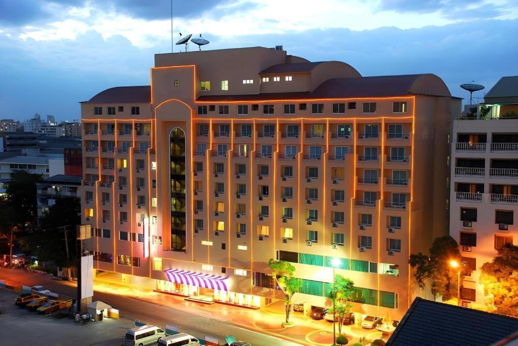 Hip Hotel Bangkok Bagian luar foto